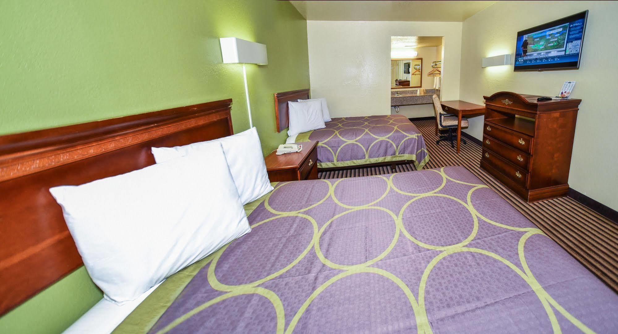 Motel Masters Tucker